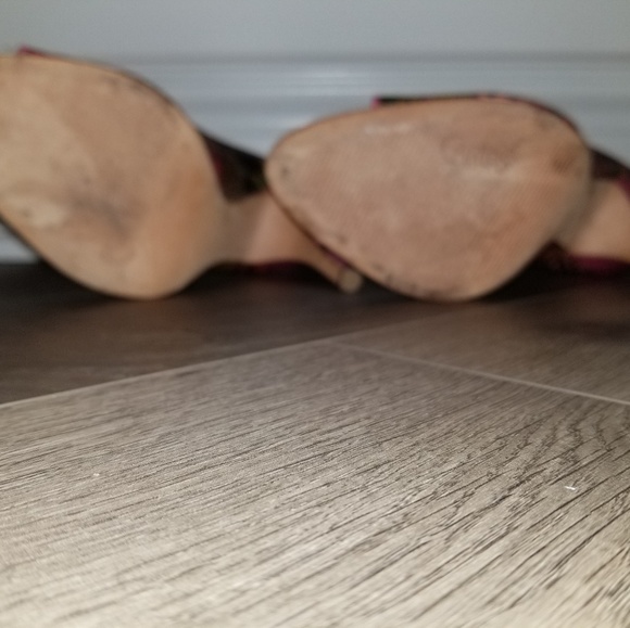 Hot pink patent leather trim patterned peep toe - Picture 3 of 4